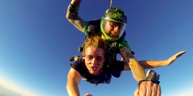 tandem skydiving