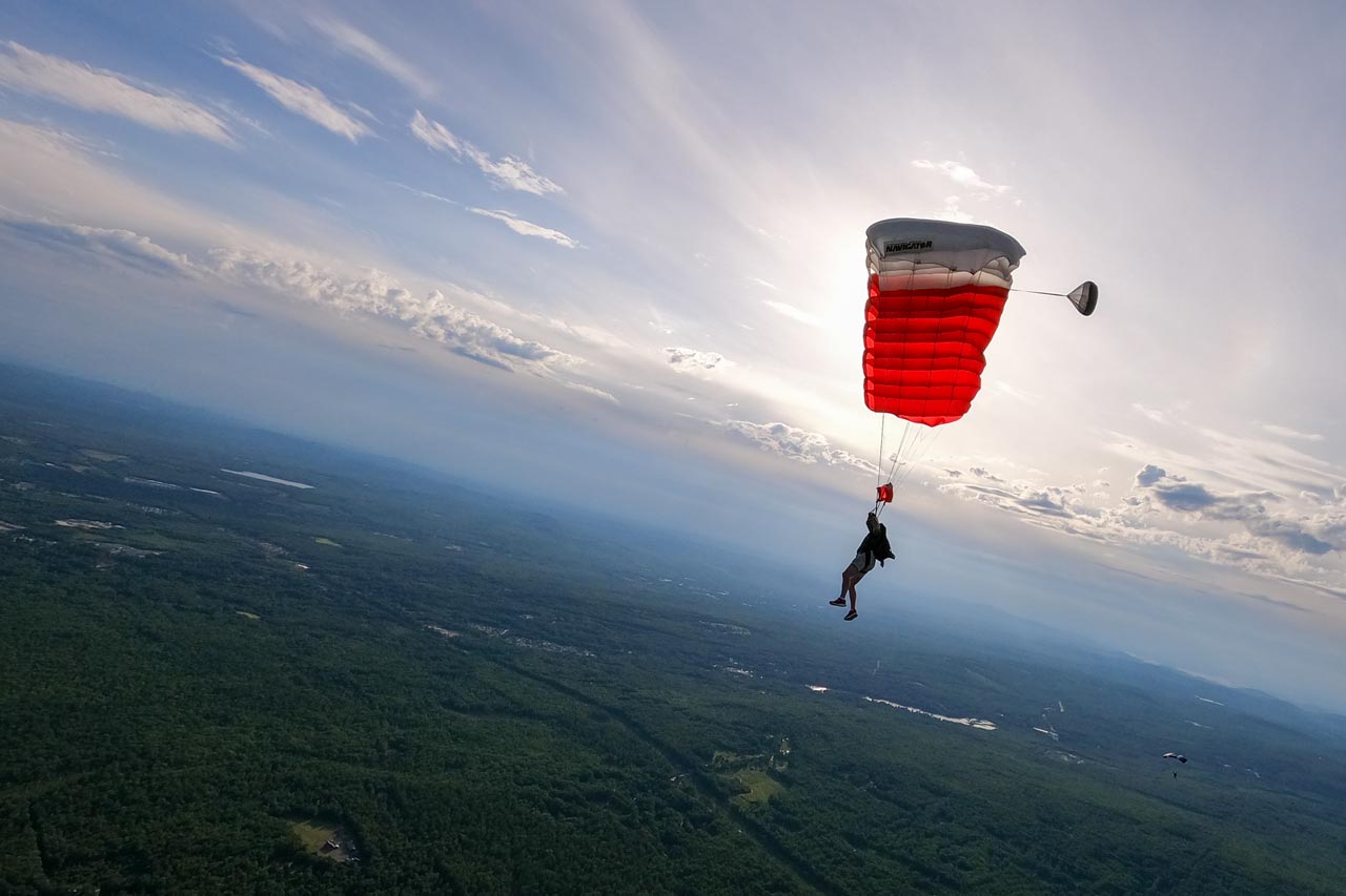 does skydiving hurt your back