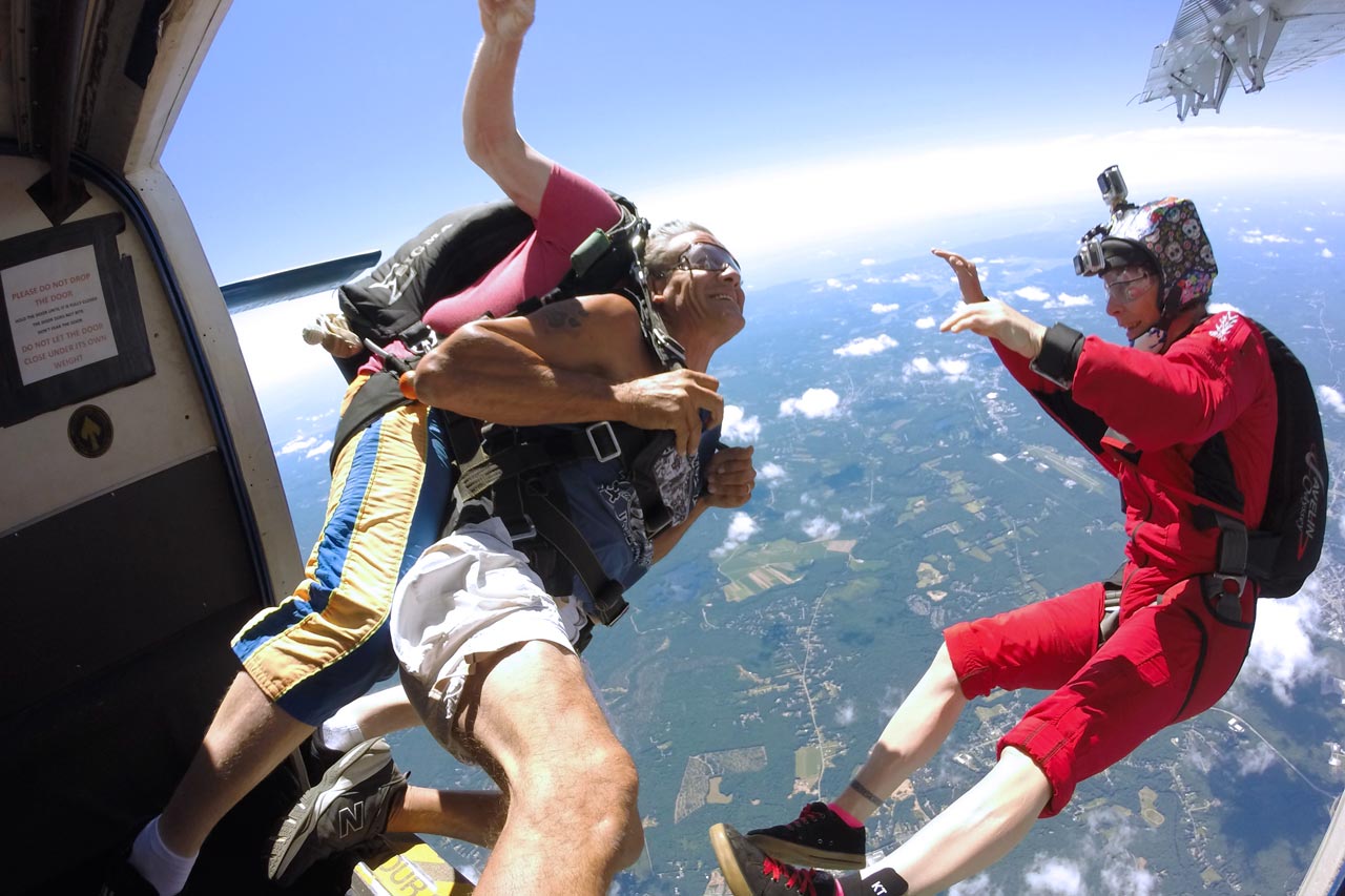 how scary is skydiving